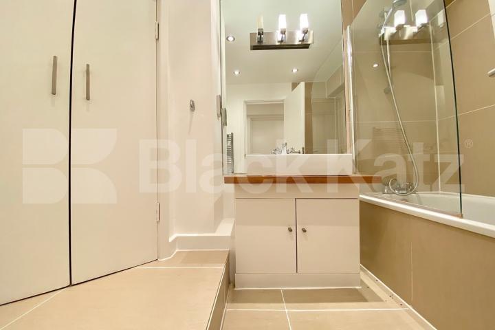  Spacious two bedroom two bathroom apartment on Chapel Market Chapel Market, Angel